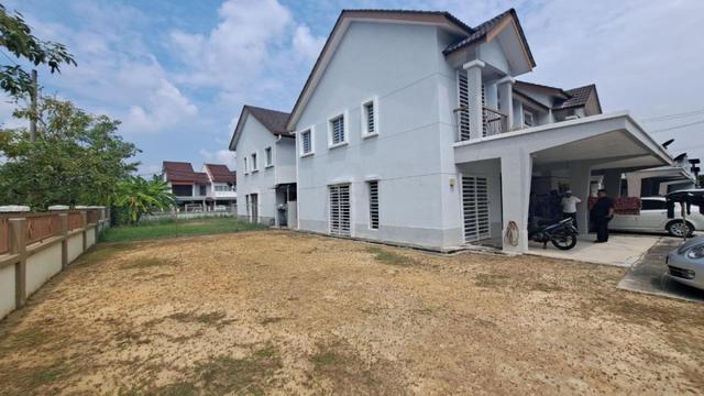 Double Storey Corner lot Semi-D Link in Alam Suria, Puncak Alam 1