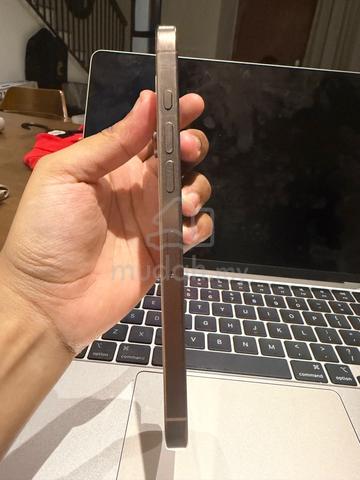 iphone 16 pro max super good condition - photo 4 of 6