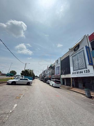 Cheng Utama Three Storey Shoplot FACING AMJ MAINROAD Freehold 1