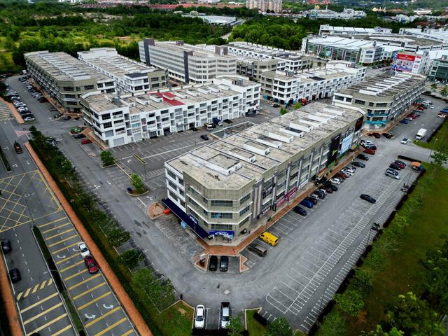 FACING ROAD 2nd Floor Shop Office Lot with Lift Bandar Puteri Bangi 1