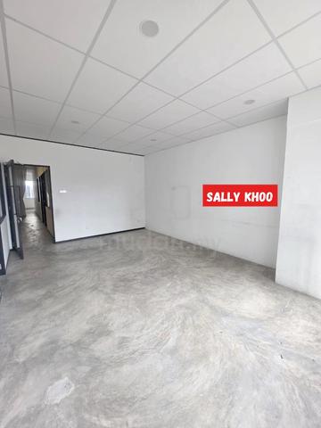 FOR RENT‼️Renovated First Floor Shoplot @ Farlim Square Air Itam 1