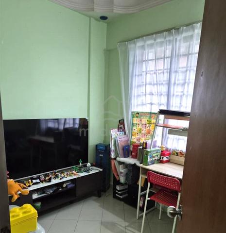 Flat Taman Molek 1