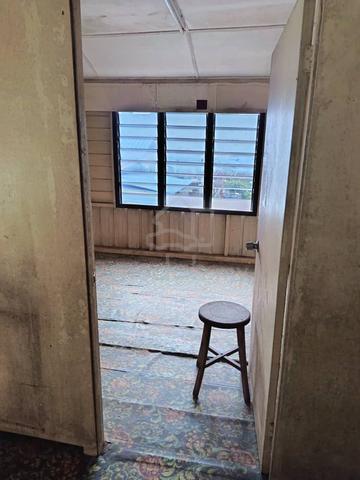 Tanjung Tokong Hong Seng Estate Mount Erskine LA-1450sf 4-Bedrooms 1