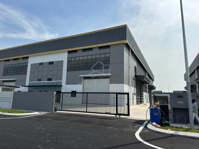 Cluster Semi-D Factory bu 8016sf with Power 300amp Kapar ETP for rent 1