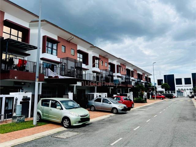 3 STOREY HOUSE Puchong MYRA MERANTI 1