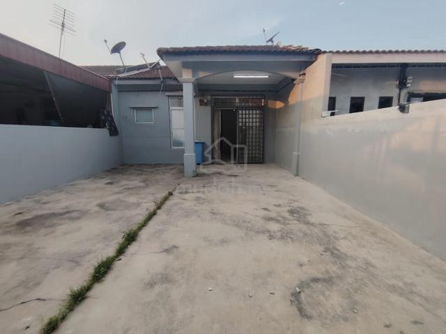 Single storey Bandar Mahkota Banting facing padang 1