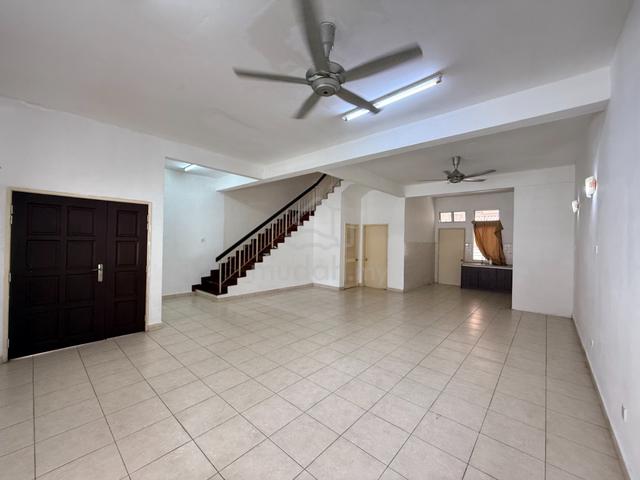 Spacious Well Kept Canal Gardens Unit Available for Rent 1