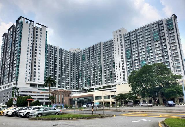 Doresett waterfront condo 1