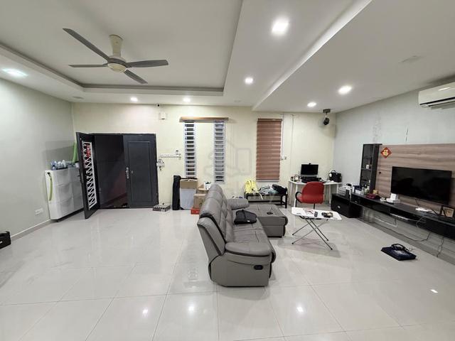 Bandar Putra Gate B / 2 Storey End Lot Fully Renovated/Low Downpayment 1