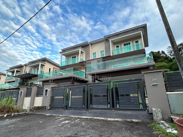 2.5 Storey Semi-Detached House For Sale in Taiping 1