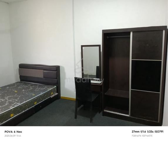 Pelangi Budget Air Con Master Room For Rent (Near CIQ) 1