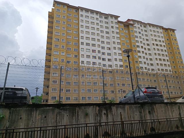Parking Berbumbung LRT Cheras 1