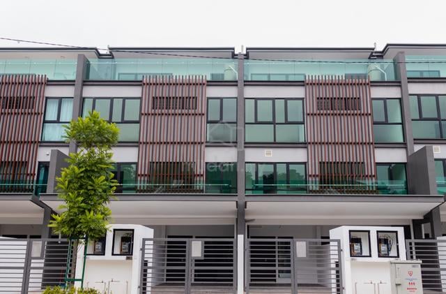 Villa Domus 3.5 Storey Ground Floor Townhouse Sri Gombak Batu Caves 🟢 1