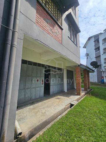 Taman molek flat,ground floor, commercial lot 1