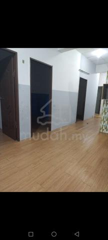 Rumah 3 bilik Atas kedai 1
