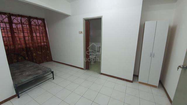 Triple Sharing Master Bedroom for Rent at USJ1 Taman Subang Permai 4