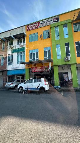 10th Mile Padawan 3-storey shoplot for SALE 1