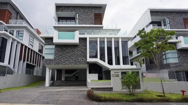3 Storey Bungalow Hijauan Enklaf with Lift Setia Alam 3.2 Million 1
