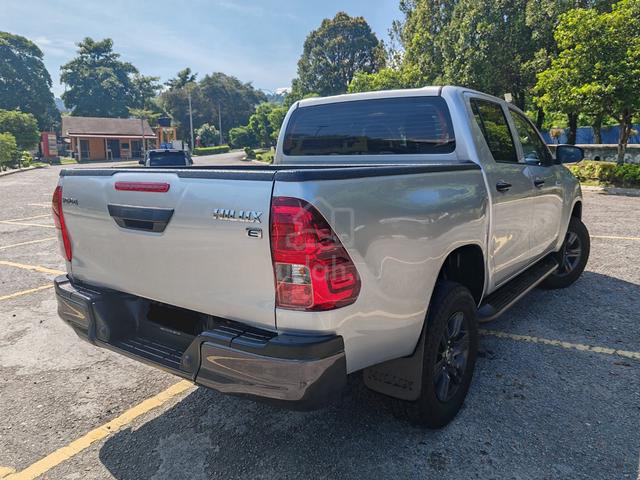 Toyota HILUX 2.4 (A) FACELIFT 35K KM F/SERVICE REC - 2