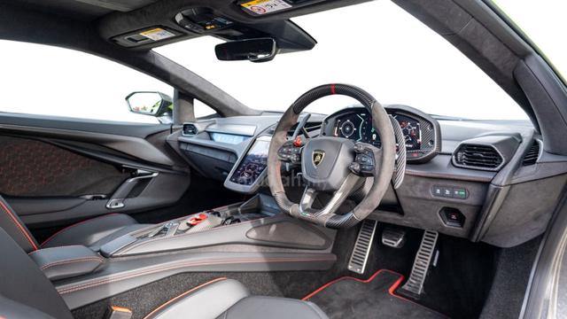 2025 Lamborghini REVUELTO 6.5 V12 FULL CARBON SPEC - 4
