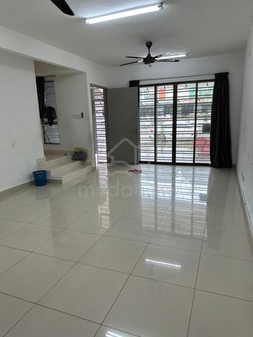 Renovated 2 Storey Bandar Tiram 1
