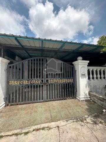 Below market Renovated Pasir Gudang Taman mawar 2 storey terrace 1