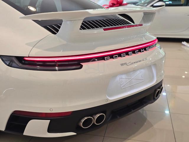 Porsche 911 3.0 CARRERA 4S Red Interior Low Mileag - 5