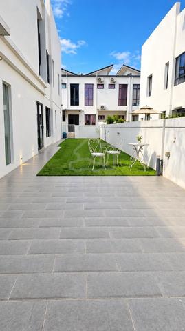 Renovated 2storey 37x85 Endlot 15ft Land Resort Home Sendayan 1
