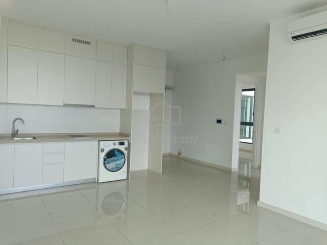 The M @ Medini Macrolink 1