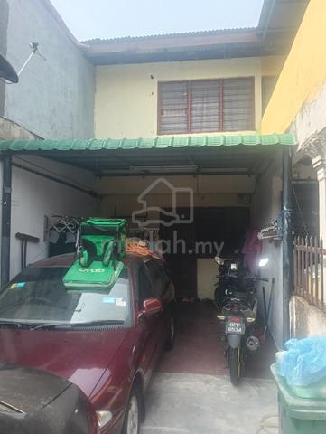 For Sale : Double Storey Intermediate Lorong PJS 2C Taman Medan 1