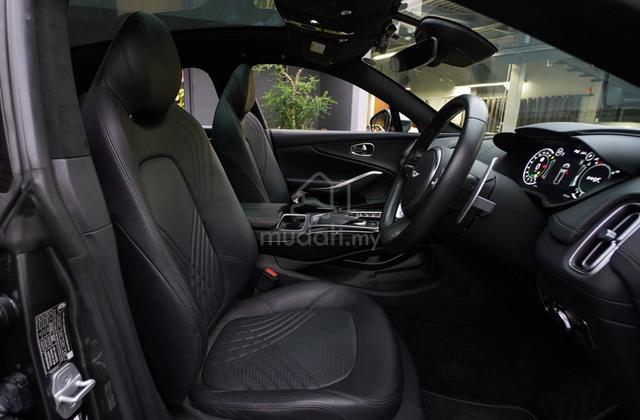 2022 Aston Martin DBX 4.0 Black Interior - 3