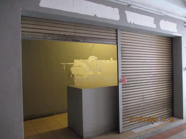 Plaza serdang raya small shop 1
