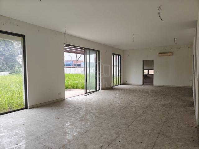 2 storey Semi-D Corner unit in Temasya Anggun, Glenmarie, Shah Alam. 1