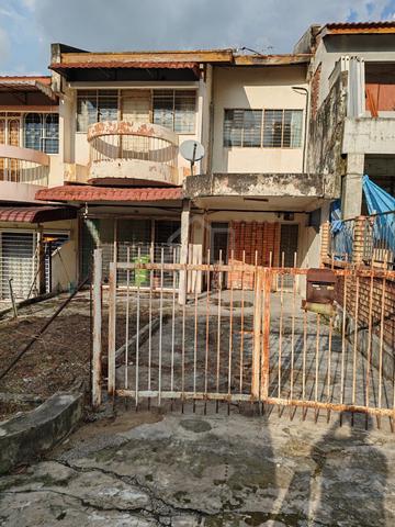 Taman Connaught House For Sale. 1