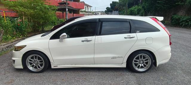 2011 Honda STREAM 1.8 i-VTEC FACELIFT (A) - 4