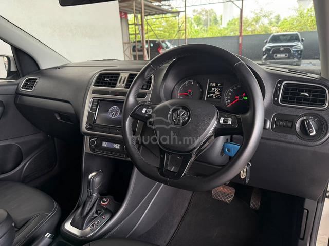 Volkswagen Vento 1.6 Comfortline (A) FL One Owner - 3