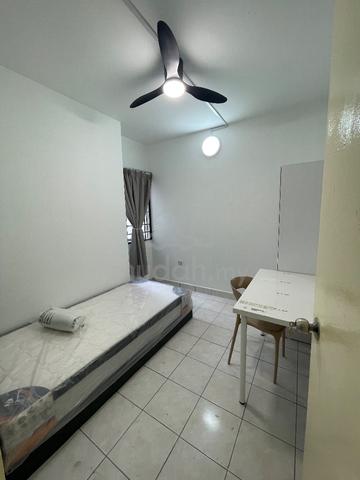 FLORA APARTMENT DAMANSARA PERDANA LOW DEPOSIT READY MOVE IN NEAR MRt 1