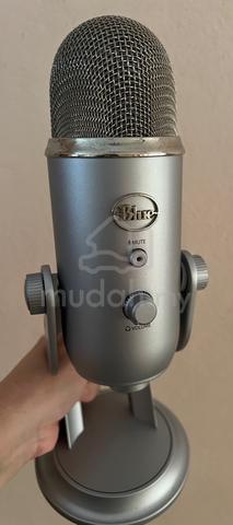 blue yeti Bluetooth microphone - photo 2 of 3