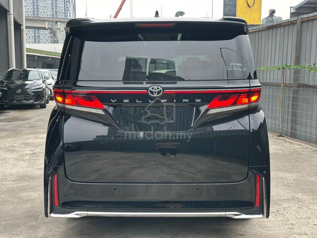 Black interior 2023 Toyota VELLFIRE Z PREMIER - 4