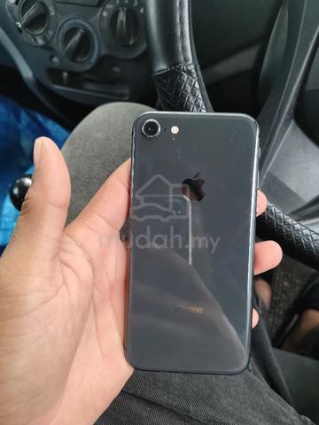Iphone 8 - photo 4 of 6