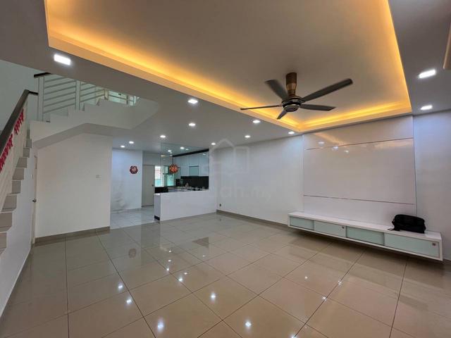 Seri Austin Double Storey Terrace Intermediate Lot Renovated Unit 1