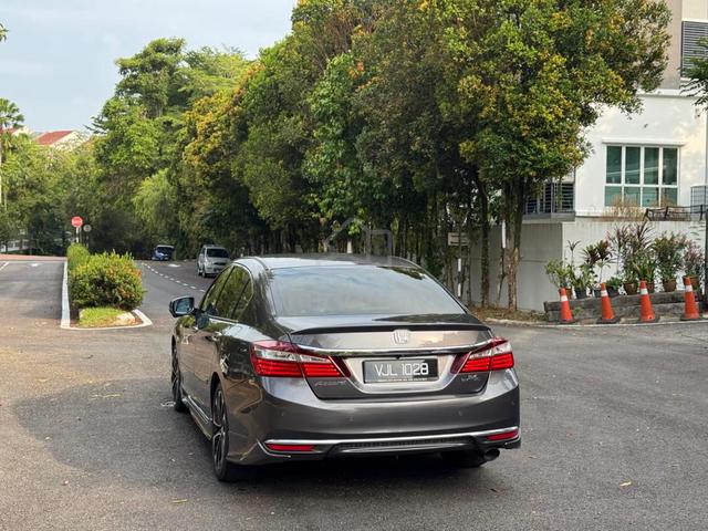2017 Honda ACCORD 2.4 VTi-L FACELIFT (A)F.Bodykit - 4