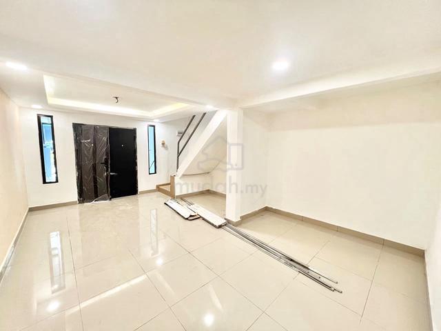 Renovated Senai Taman Muhibbah Jambu Air 2 Storey Low Cost End Lot 1