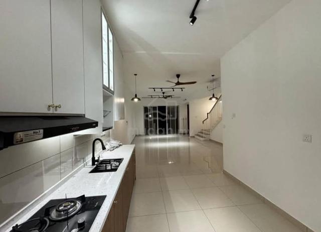 Nice 2-Sty Partial Furnished 4R3B Type Palma Sand Gamuda Cove for Rent 1