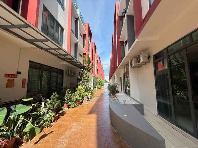 UL Residence | 4.5-Storey Terrace | Gated & Guarded | 3 Car Parks 1