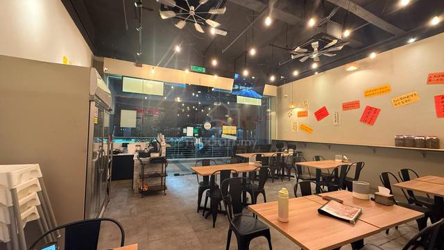 SetiaWalk 1st Floor Retail Lot Near LRT 1,455 sq ft  Renovation Lot 1