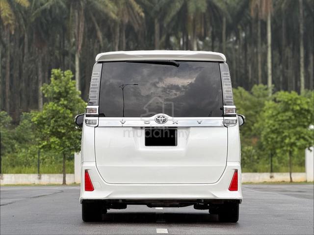 -2018 Toyota VOXY 2.0 ZS KIRAMEKI (A) MPV 7 Seater - 3