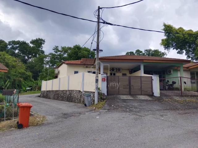 CORNER LOT in SEREMBAN, Renovated and Ready To Move In 1
