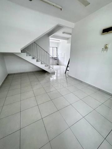 Taman Nusantara 2 Storey House for RENT DISEWA Gelang Patah Tuas 1