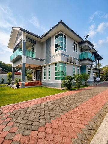 Banglo Exclusive Tepi Istana-Tanah Luas 14,402kps 1